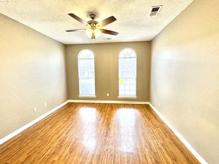 10226 Sterling Ridge Dr — Photo 5