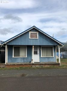 362 N Pacific St, Rockaway Beach, OR, 97136