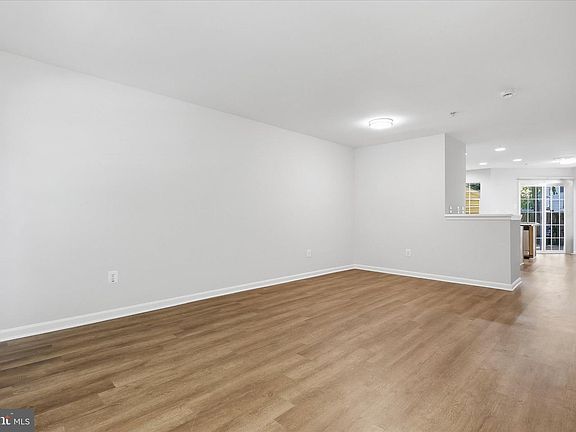 5th image of 622 Tivoli Rd