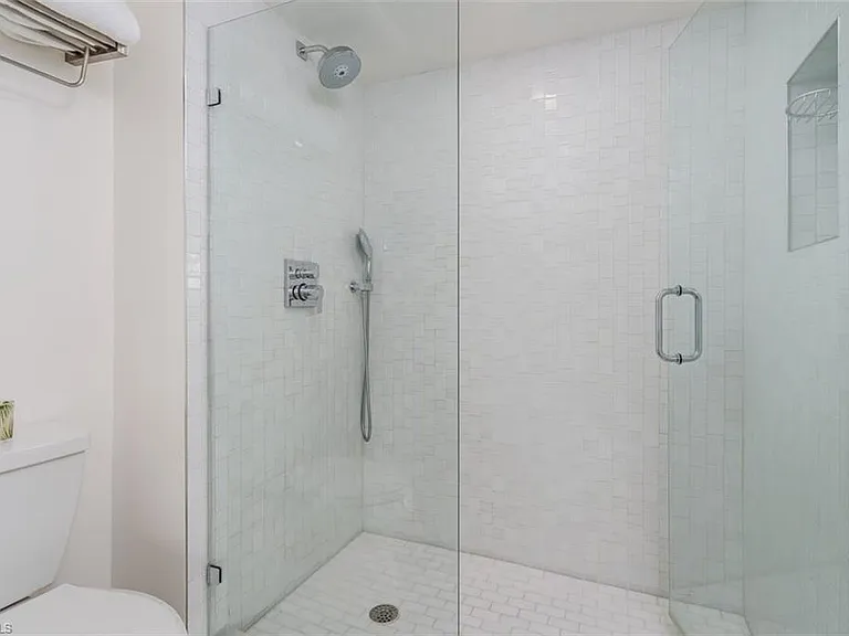 3450 Gulf Shore Blvd N #210 — Photo 18