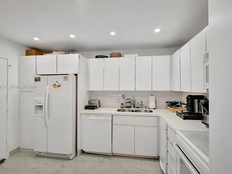 2 Grove Isle Dr #B706 — Photo 8