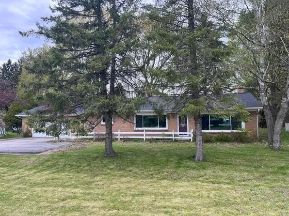1056 E Parkdale Ave, Manistee, MI 49660