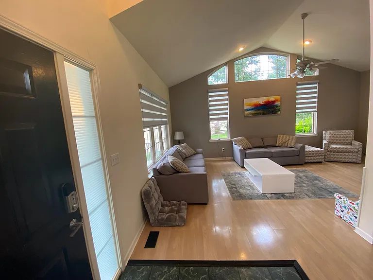 5628 Versailles Ave — Photo 28