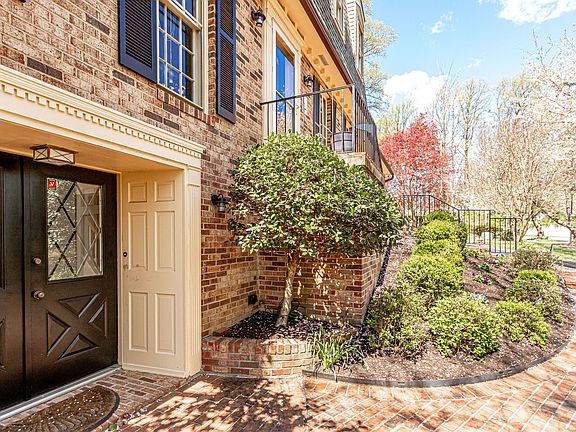 3rd image of 1352 Snow Meadow Ln