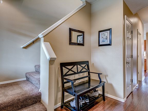 3rd image of 1021 SE Albertine St