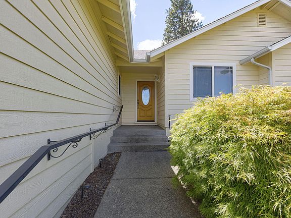 4th image of 2738 SW Trinity Way