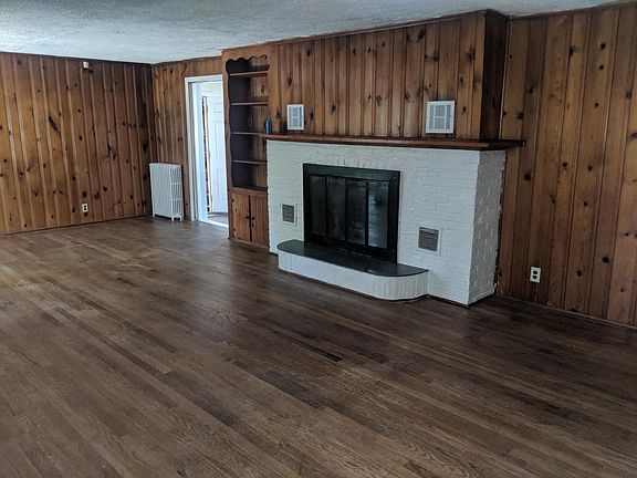2nd image of 875 Pine St