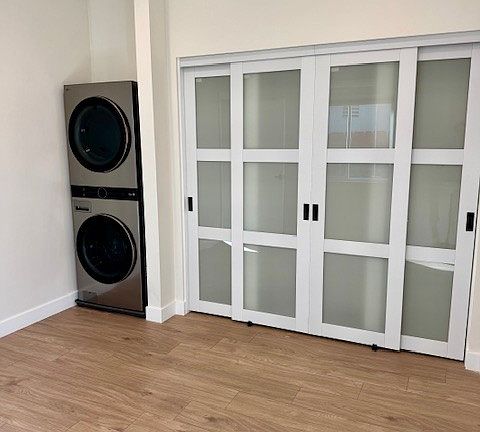 Bedroom closet with Washer/Dryer