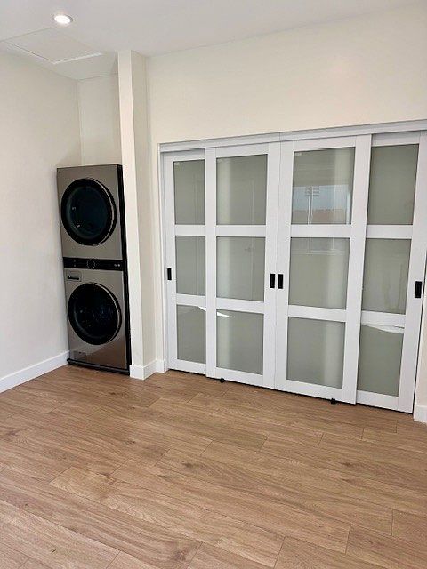 Bedroom closet with Washer/Dryer