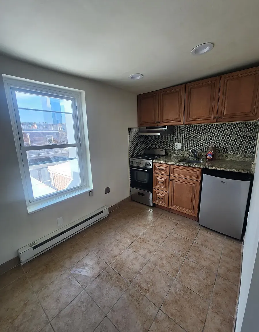 240 S 22nd St — Photo 4