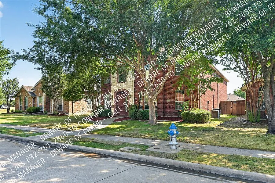 9 Minutes from DNT and Walk to the Community Pool! — Photo 2