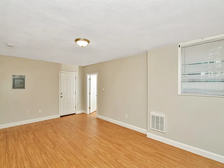 9 Esmond St #6 — Photo 7