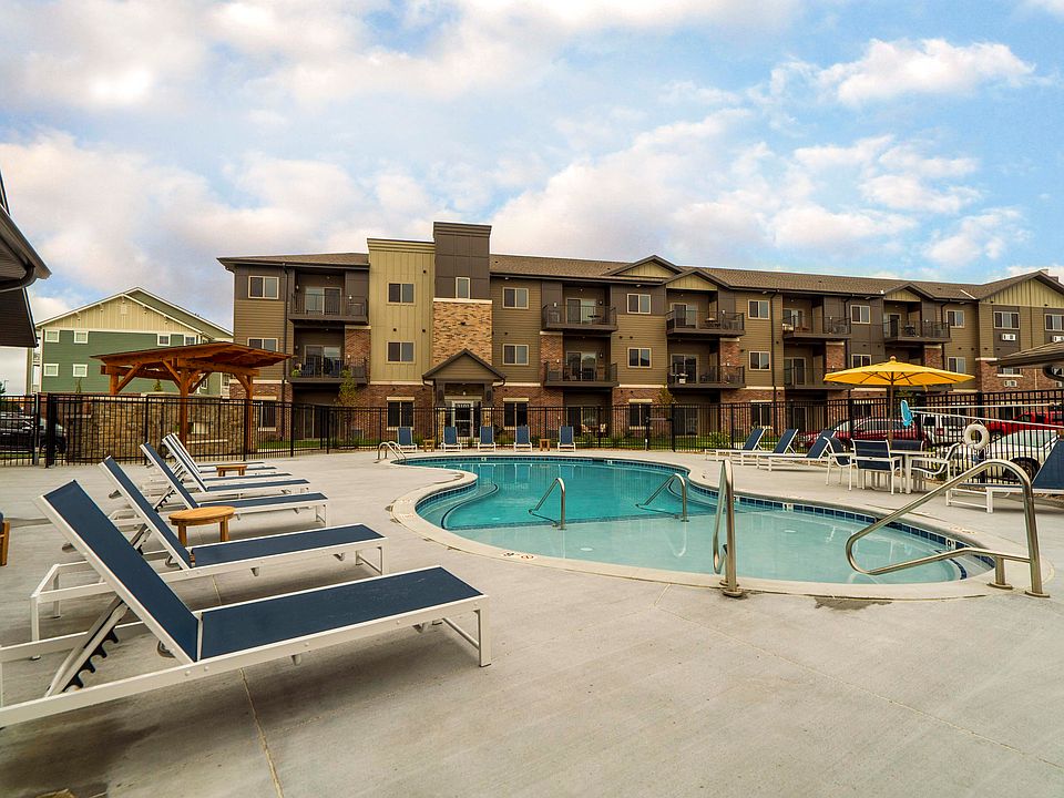 Our resort-style pool area has plenty of seating, perfect for enjoying a relaxing day outdoors.