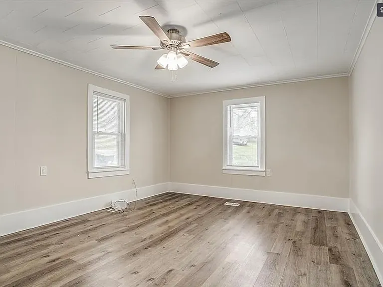 702 Centralia St — Photo 8