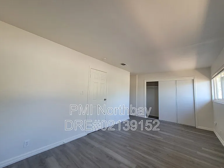 1325 Canterbury Dr — Photo 9