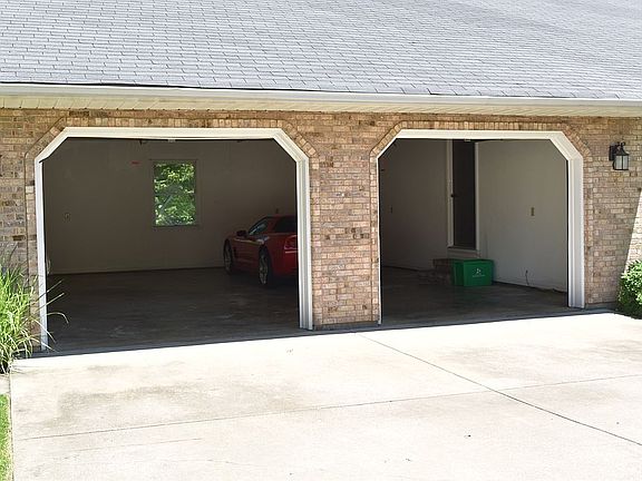 Oversized 2 car garage