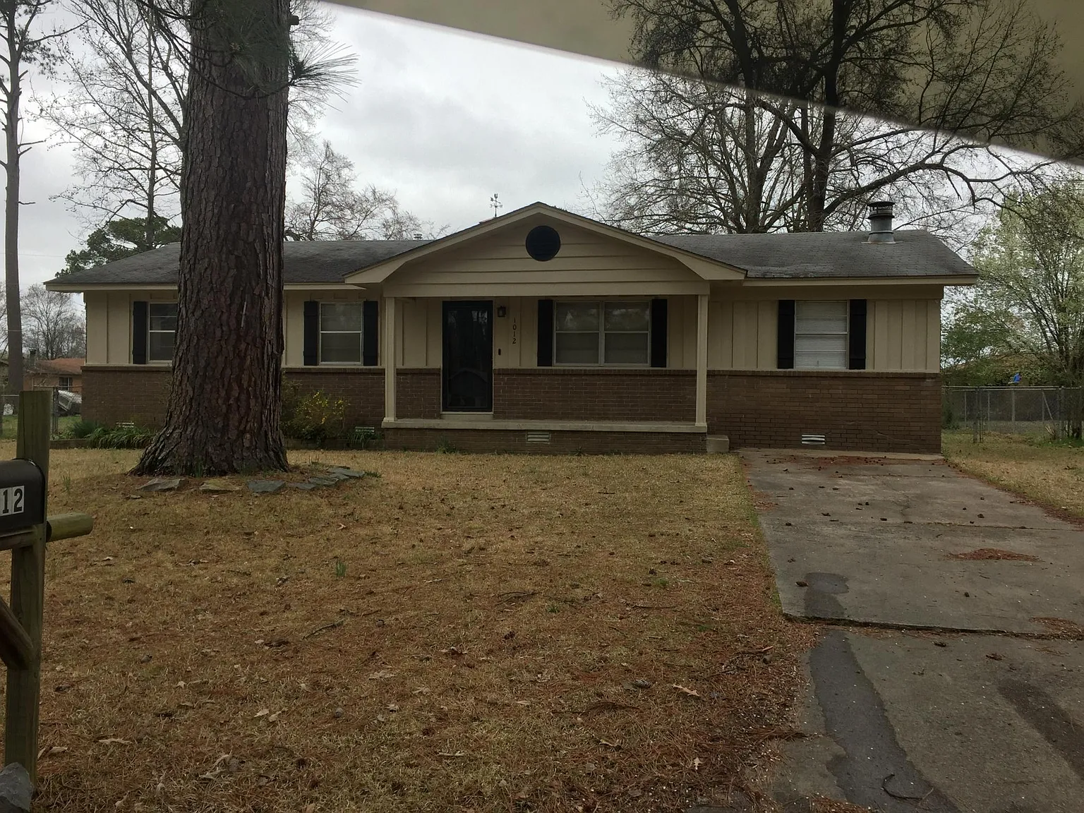 3 bed, 1.5 bath, 1450 sqft, $1,200 — Photo 1