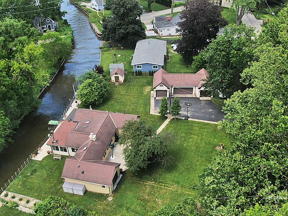 3rd image of 9425 Byrne Dr