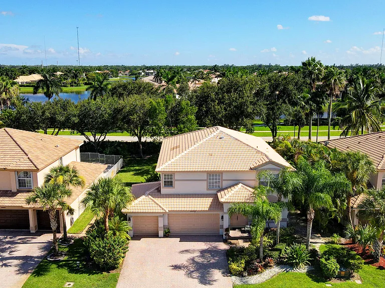 4006 Bahia Isle Cir — Photo 39