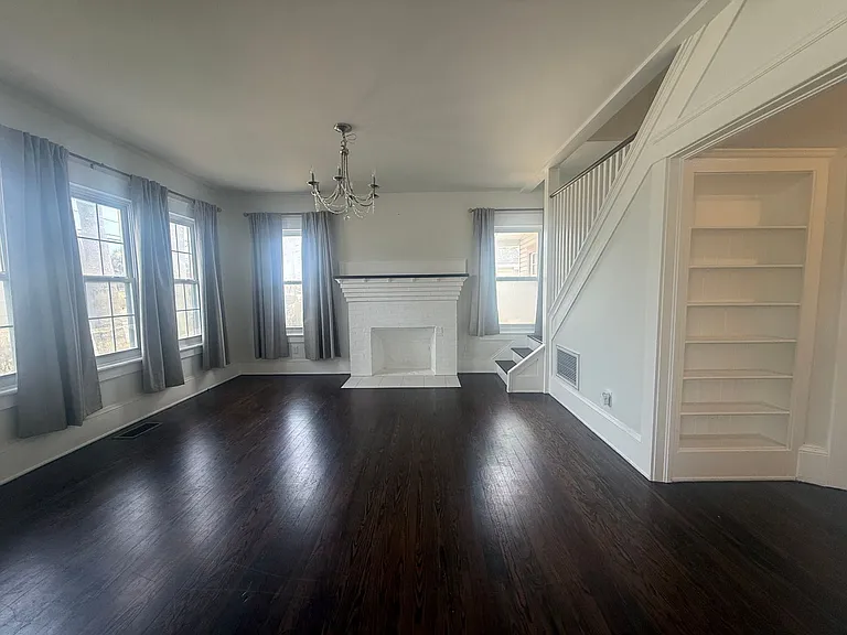 409 S Grandview Ave — Photo 3