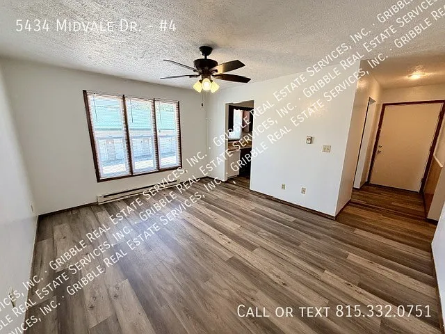 Nice upper 2 bedroom/1 bath in great location with coin laundry and off street parking — Photo 3
