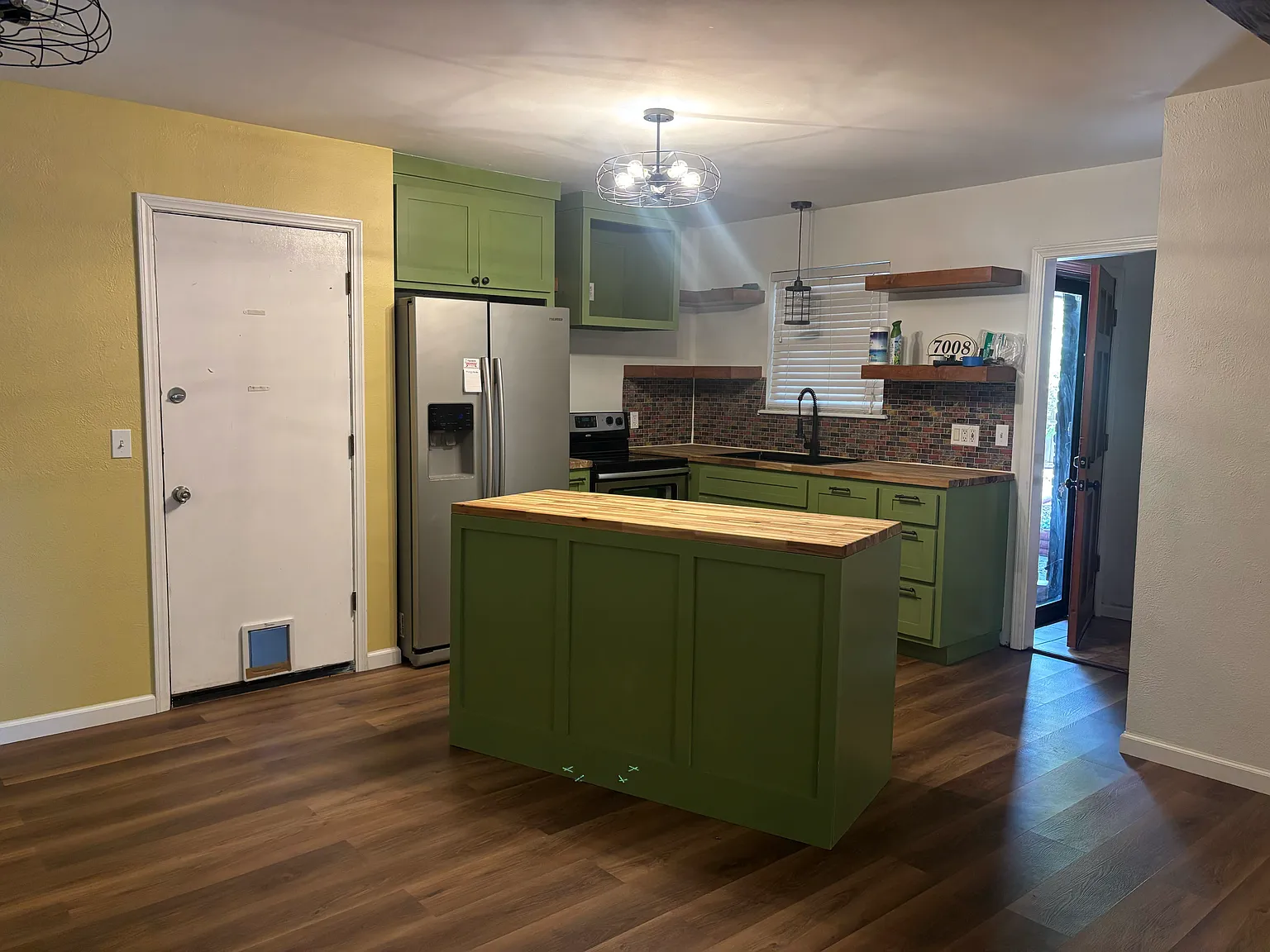 3 bed, 1233 sqft, $1,500 — Photo 2