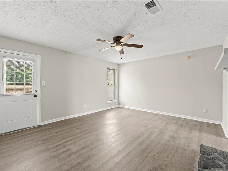 2357 Basswood Dr — Photo 15