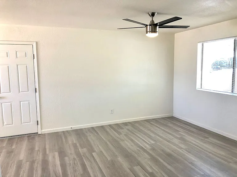 2715 Lillie Ave — Photo 7
