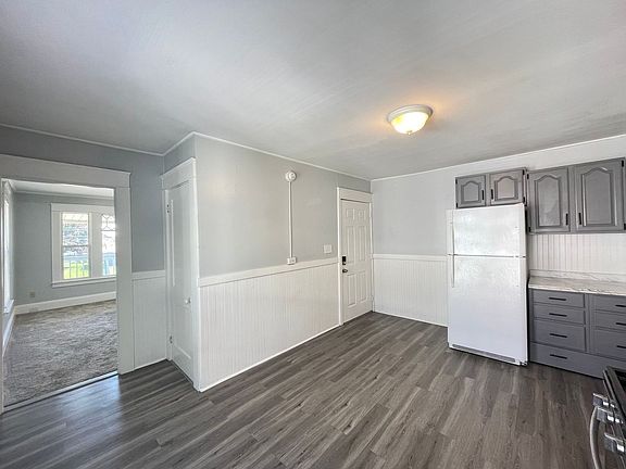 4th image of 398 Amory St #B