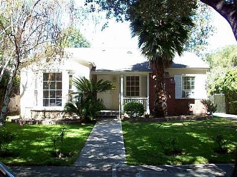 1st image of 744 S Griffith Park Dr