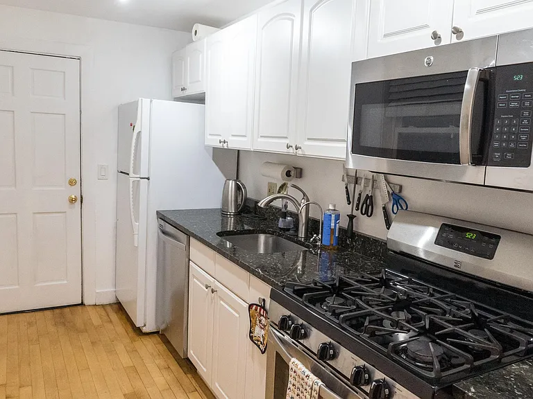 148 W 3rd St #1 — Photo 10