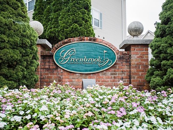 5th image of 49 Greenbrook Dr