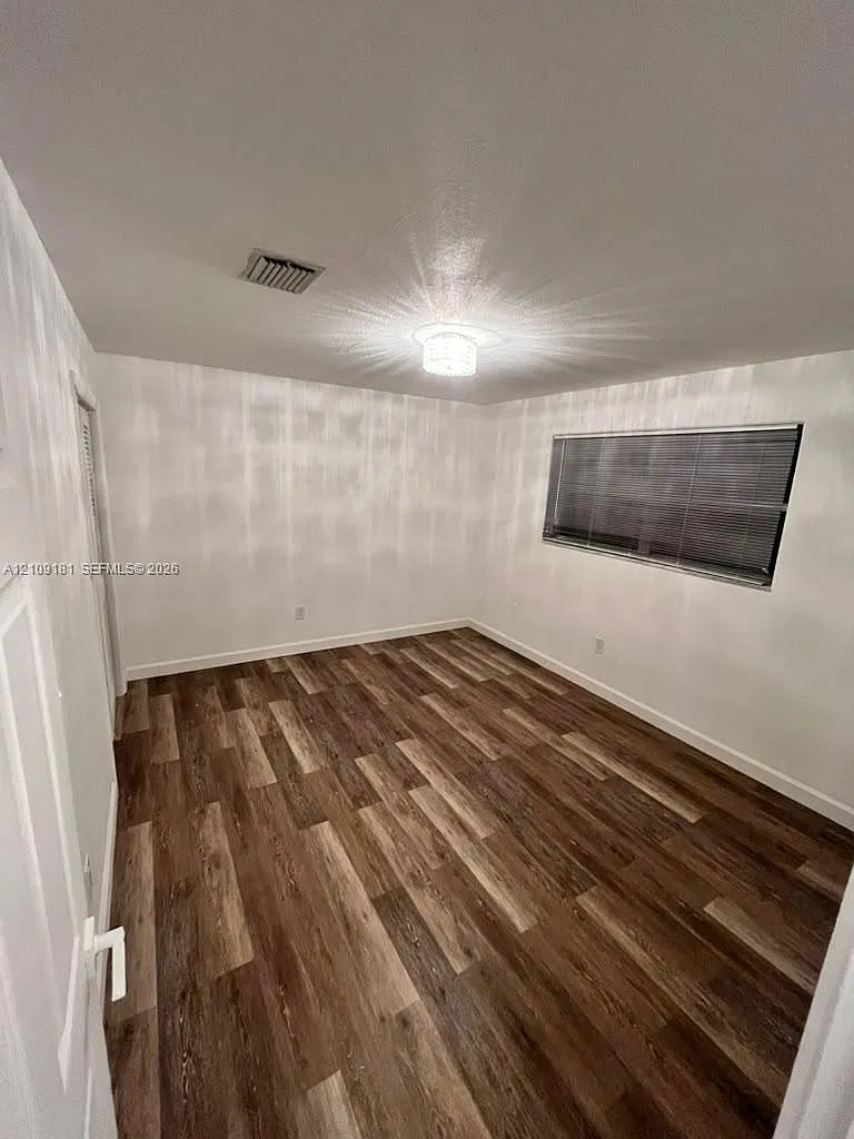 2 bed, 1.0 bath, 1687 sqft, $2,000 — Photo 2