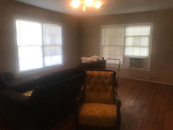 5th image of 805 W Main St