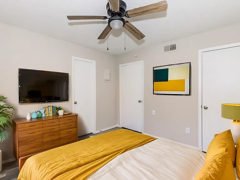 AUSTIN WEST — Photo 8
