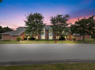 8786 Woodbridge Dr #8786, Greendale, WI 53129
