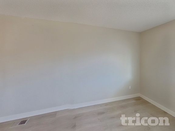 2nd image of 1548 Glacier Dr