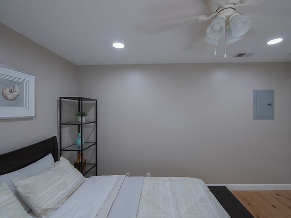 2nd image of 485 La Conner Dr APT 5