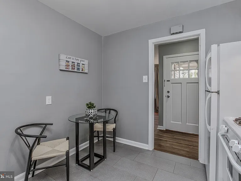 1114 Highwood Rd — Photo 16