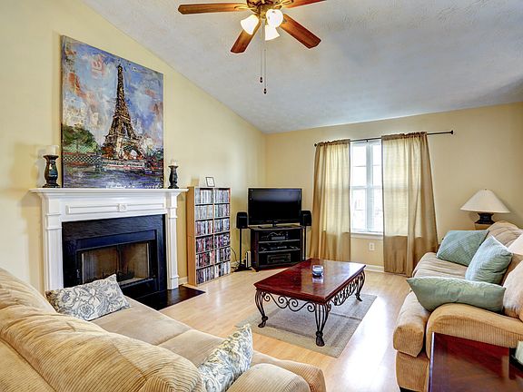 2nd image of 2512 Feathertree Ln