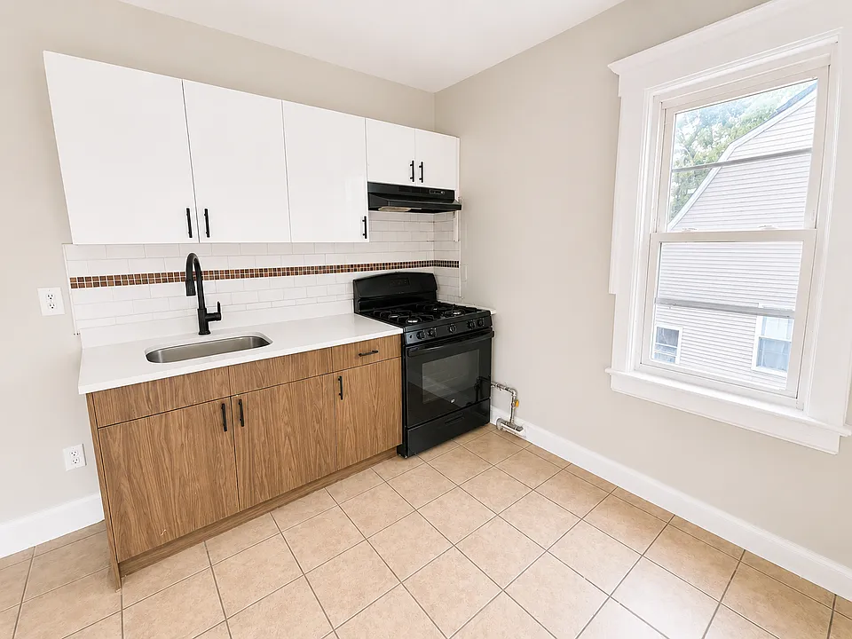 110 Scheerer Ave #3