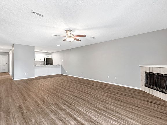 3rd image of 1573 N Boxley Ave