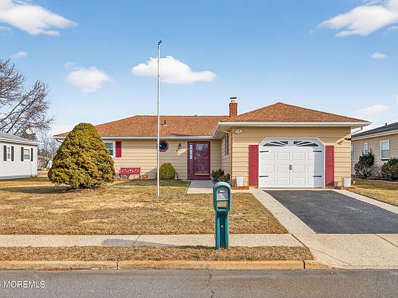 2nd image of 211 Bonaire Drive