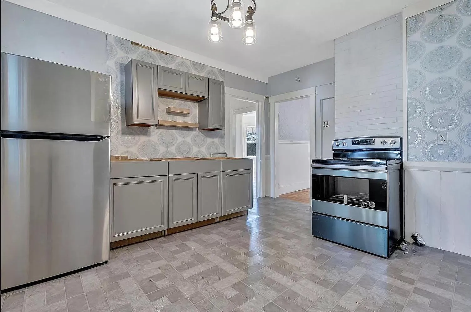 5 bed, 1973 sqft, $4,000 — Photo 2