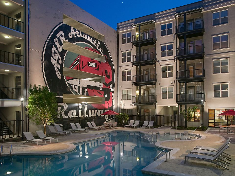 Gables 820 West Swimming Pool and Parking Garage Mural