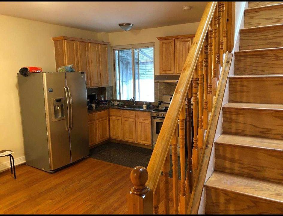 2nd image of 64 Bay 10th St #House