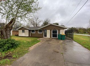 211 Plum St, La Marque, TX 77568