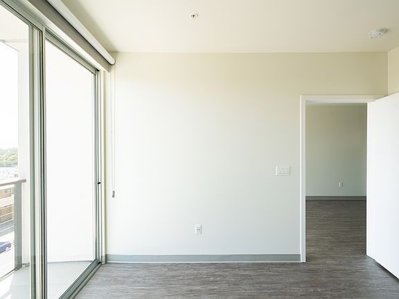 5th image of 2828 Broadway APT 23