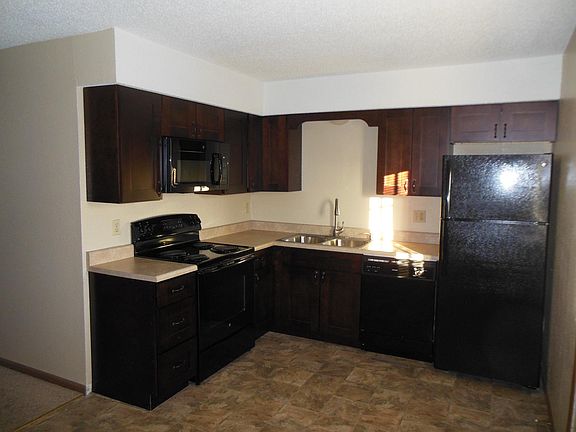 4th image of 616 NE English Manor Dr APT B