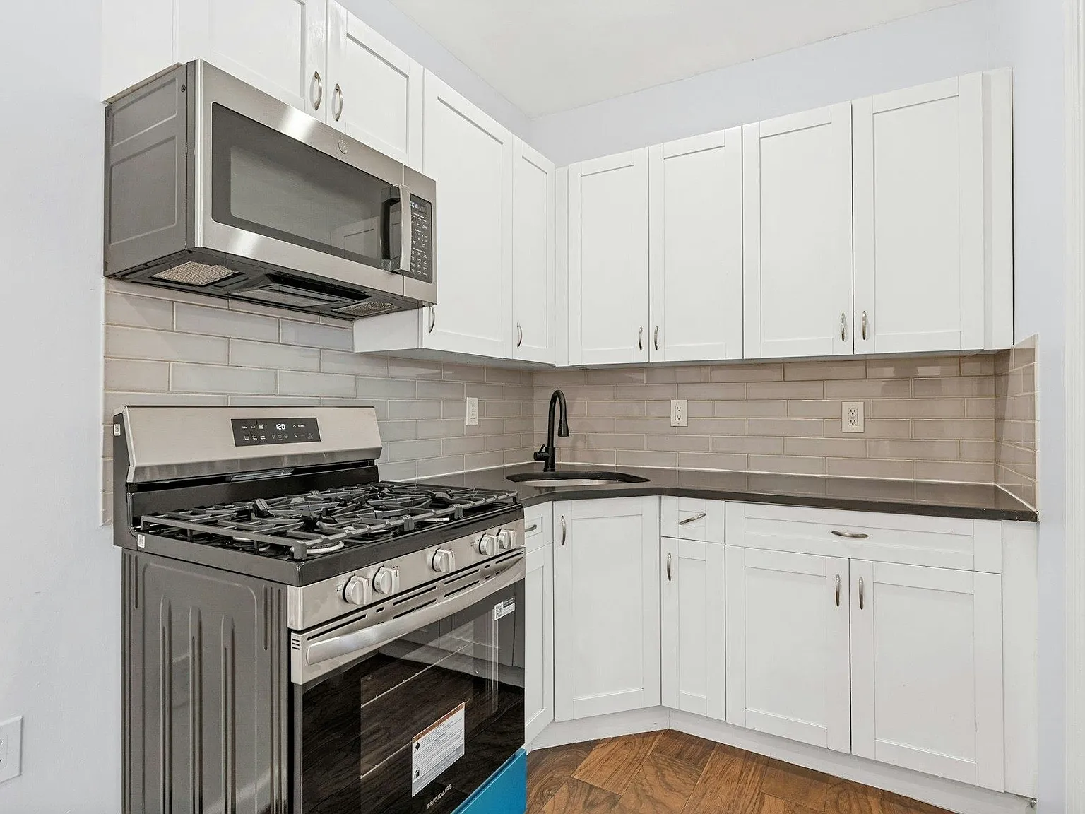2 bed, 1.0 bath, $2,150 — Photo 3
